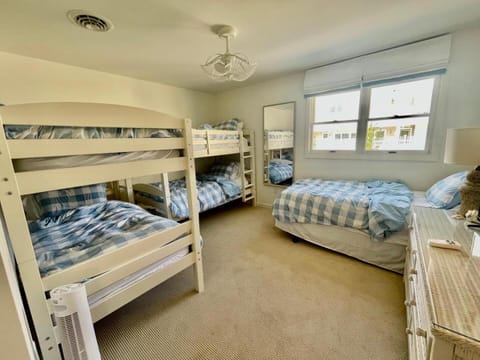 Bedford avenue 19 House in Indian Beach