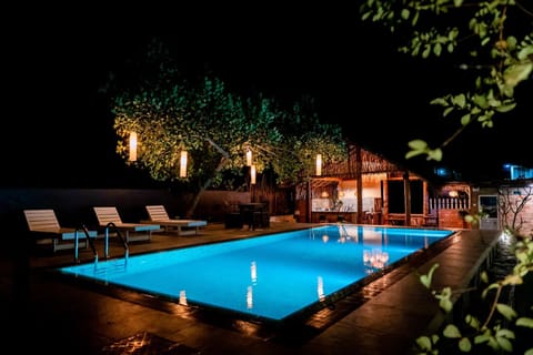 Swimming pool