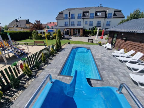 Swimming pool, Swimming pool