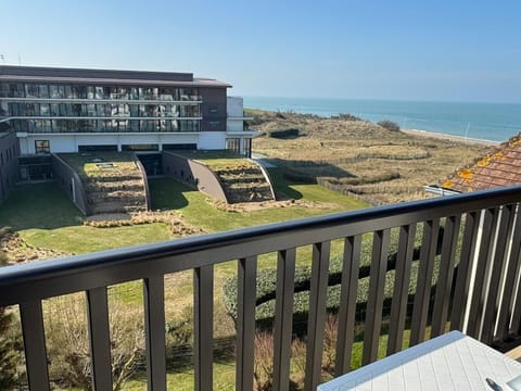 Appartement 2 pièces accès direct plage, animaux acceptés, Wifi - FR-1-487-378 Apartment in Cabourg