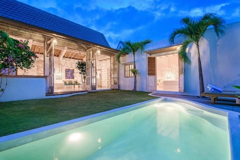 Property building, Garden, Garden view, Pool view, Swimming pool