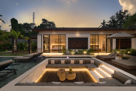 Day, Garden, Seating area, Swimming pool