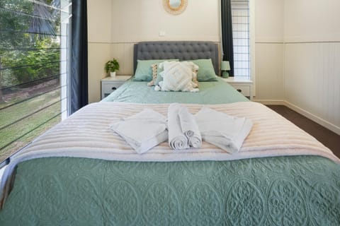 Bed, Photo of the whole room, towels
