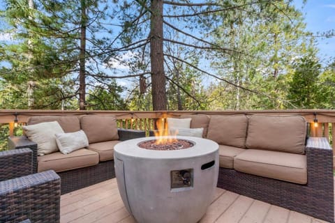 Cozy Owl Lodge, Central AC & Hea, Spa Tub & BBQ House in Lake Arrowhead