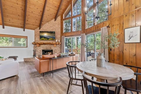 Cozy Owl Lodge, Central AC & Hea, Spa Tub & BBQ House in Lake Arrowhead