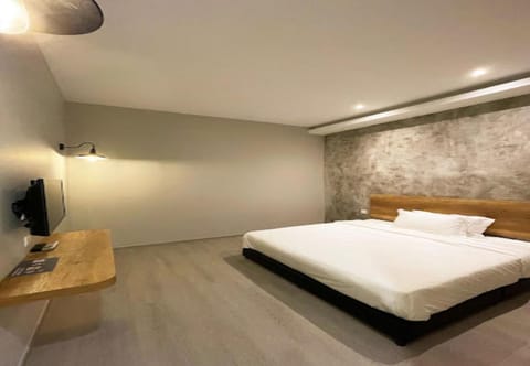 Bed, TV and multimedia, Photo of the whole room, Bedroom