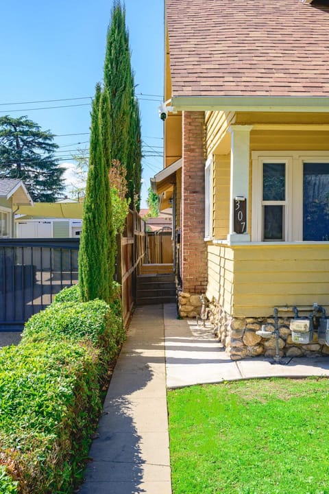 Comfortable Home Near LA with Full Kitchen & Laundry Apartment in San Gabriel