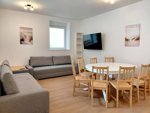 Communal lounge/ TV room, TV and multimedia, Living room, Seating area, Dining area, Evening entertainment