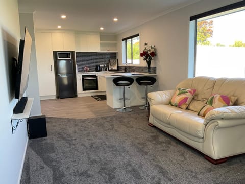 TV and multimedia, Kitchen or kitchenette, Living room