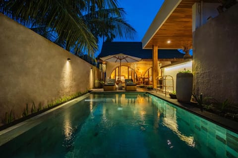 Property building, Night, Pool view, Swimming pool, sunbed