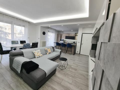 TV and multimedia, Living room, Dining area