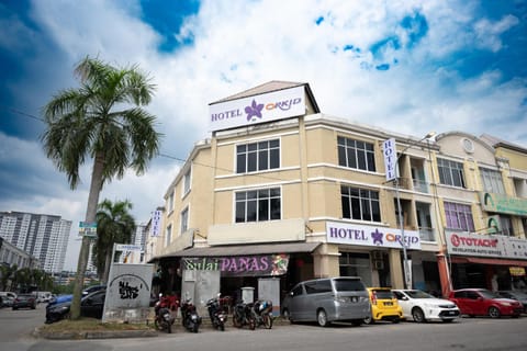 Property building, Neighbourhood, Street view, Location, Parking