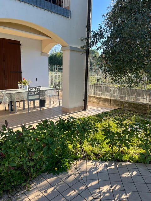 Patio, Garden, Dining area, Garden view