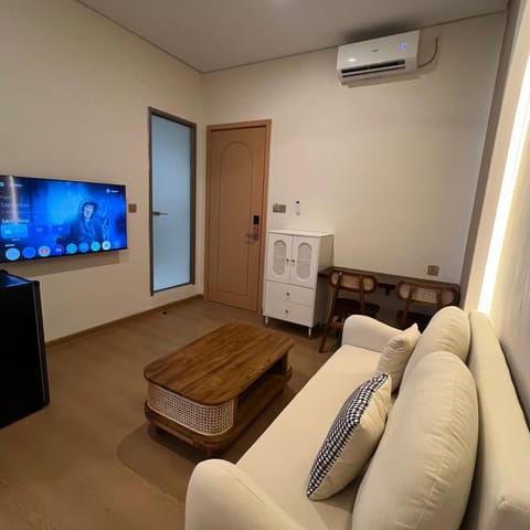 TV and multimedia, Living room, Seating area, Evening entertainment, air conditioner