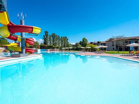 Property building, Summer, Swimming pool