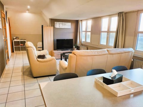 Communal lounge/ TV room, TV and multimedia, Living room