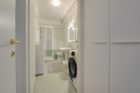 Shower, Bathroom, washing machine