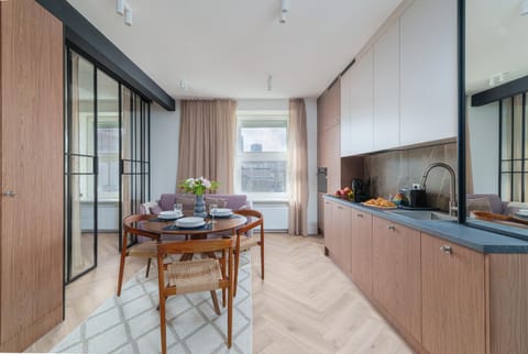 Kitchen or kitchenette, Seating area, Dining area