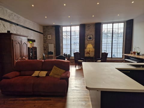 Kitchen or kitchenette, Living room, Seating area