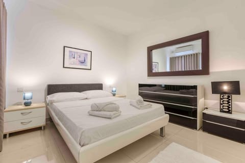 High-End Living exclusive Penthouse St Julians Apartment in Saint Julians