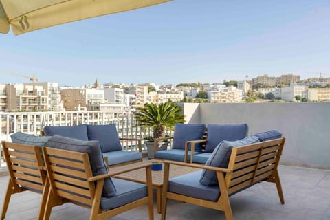 High-End Living exclusive Penthouse St Julians Apartment in Saint Julians