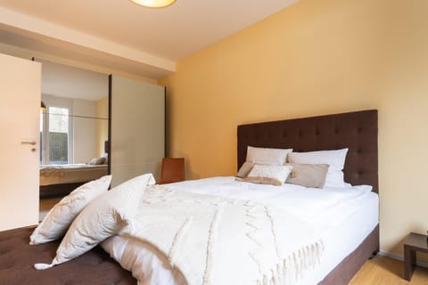 Bed, Photo of the whole room, Bedroom, wardrobe