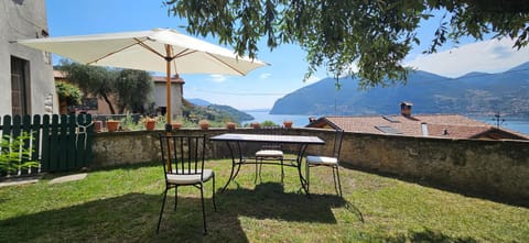 Dining area, Garden view, Lake view