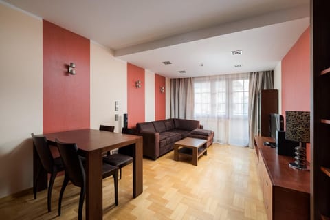 Communal lounge/ TV room, Bed, TV and multimedia, Living room, Photo of the whole room, Seating area, Dining area, Evening entertainment