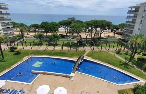 Pool view, Sea view