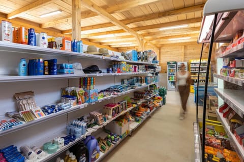 Supermarket/grocery shop