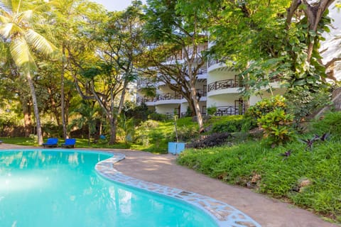 Spring, Day, Natural landscape, Garden, Garden view, Pool view, Swimming pool, sunbed