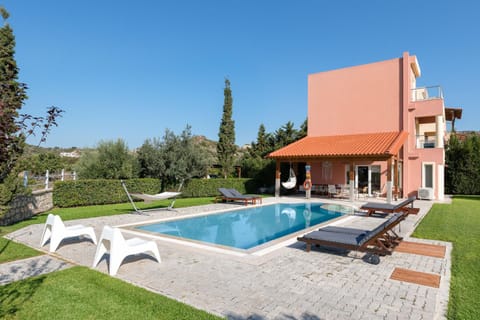 Property building, Patio, Day, Garden, Garden view, Pool view, Swimming pool, sunbed