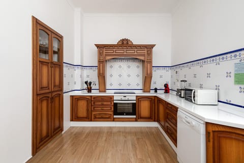 Kitchen or kitchenette, dishwasher, stove, toaster