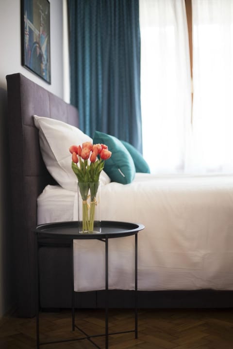 Living room, Bedroom, Landmark view