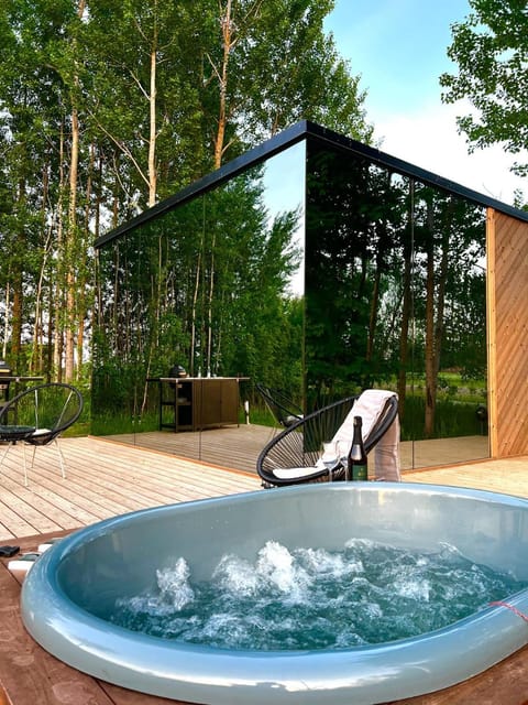Day, Hot Tub
