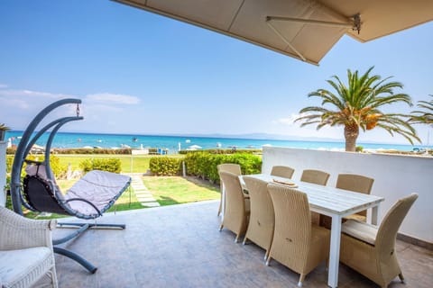 Day, View (from property/room), Balcony/Terrace, Dining area, Sea view