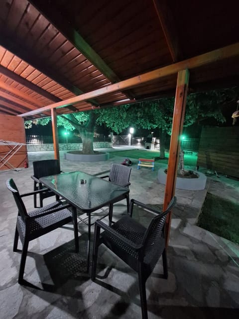 Night, Dining area