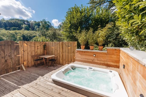 Hot Tub, Hot Tub, Balcony/Terrace, Open Air Bath