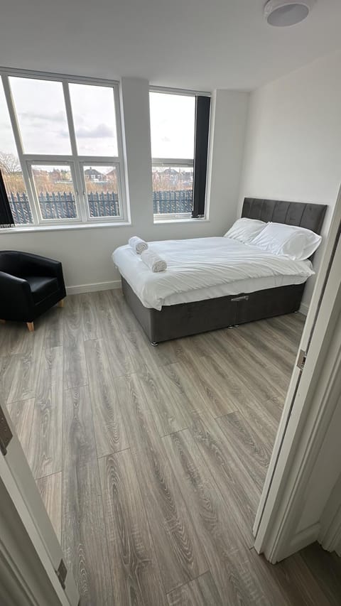 2 Bed Spacious Station House Apartment - Free Wifi, Parking & EV Apartment in Scunthorpe