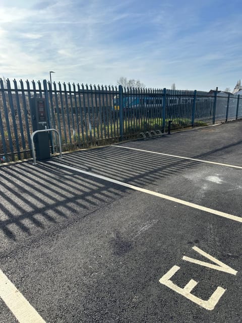 2 Bed Spacious Station House Apartment - Free Wifi, Parking & EV Apartment in Scunthorpe