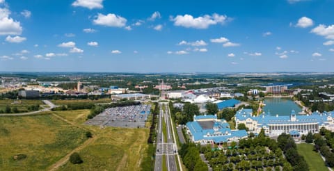 Camping maeva Escapades Country Park - Touquin Campground/ 
RV Resort in Île-de-France