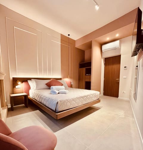 Bed, TV and multimedia, Photo of the whole room, Bedroom, wardrobe