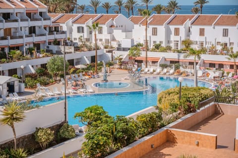 Property building, Pool view, Swimming pool, Swimming pool