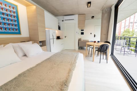 Bed, Balcony/Terrace, Photo of the whole room, Dining area, Bedroom, air conditioner