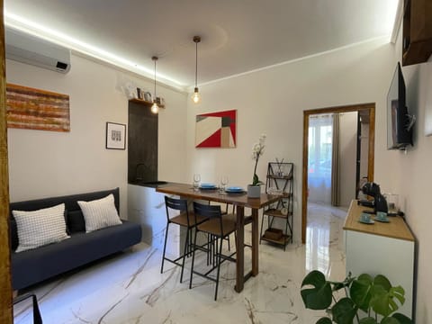 TV and multimedia, Living room, Dining area