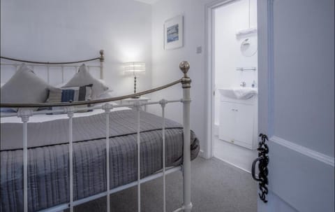 Calebs Cottage- Solva harbour House in Saint Davids