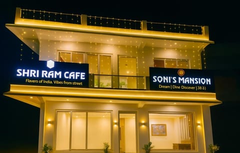 Facade/entrance