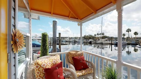 The Famous Houseboat in Sanford House in Sanford