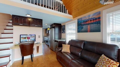 The Famous Houseboat in Sanford House in Sanford