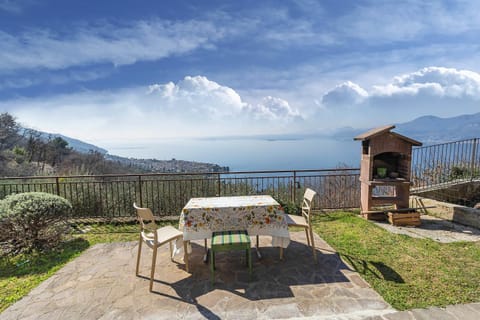 Patio, Nearby landmark, Spring, Day, Natural landscape, View (from property/room), Balcony/Terrace, Balcony/Terrace, Dining area, Lake view, Mountain view